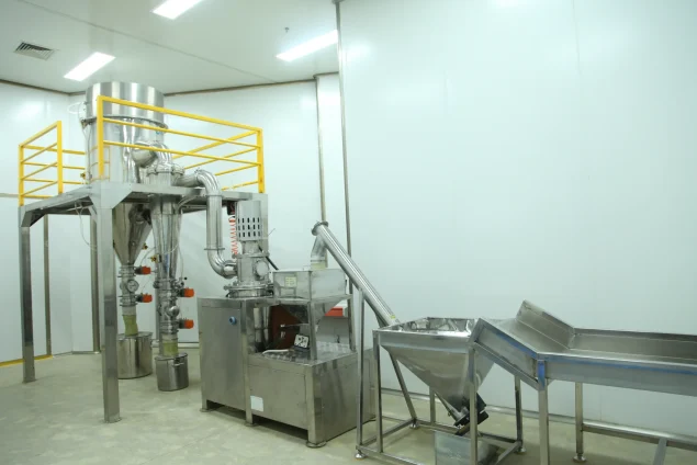 process-stone-mill-matcha-grinding-05